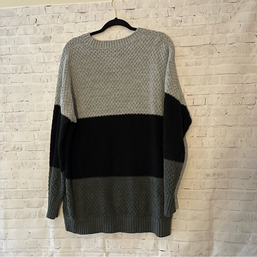 Amazon Essentials Colorblock Sweater - Picture 3 of 4